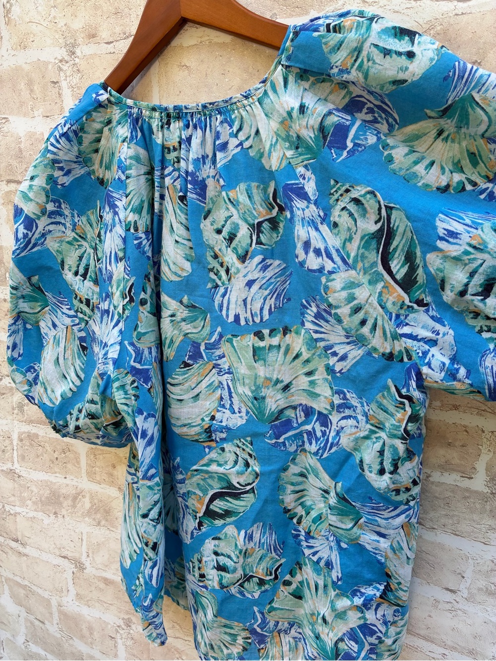 Chicos size 2.5 US 14 puff sleeve Blue shell print Tropical button fro t blouse - Picture 4 of 7